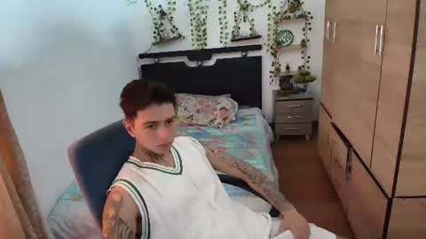 Snapshot of santi_ss chatting on 07/26/26, 04:47 santi_ss online show from 07/26/26, 04:47