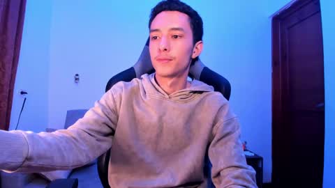 santi_twink19 online show from 12/11/24, 04:28