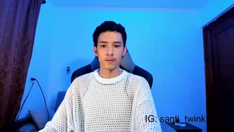 santi_twink19 online show from 12/15/24, 11:01