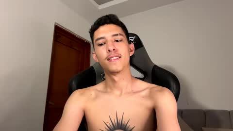 santi_twink19 online show from 01/08/25, 11:52
