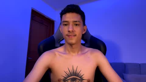 santi_twink19 online show from 01/09/25, 02:54