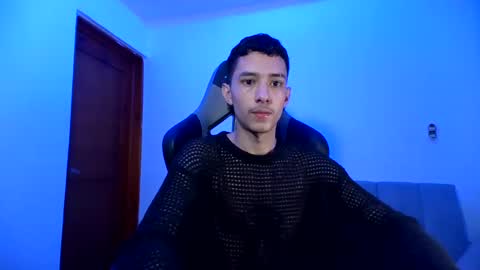 santi_twink19 online show from 01/10/25, 09:02