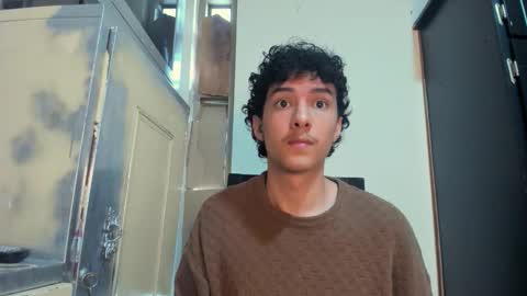 santi_twink19 online show from 11/12/25, 08:19