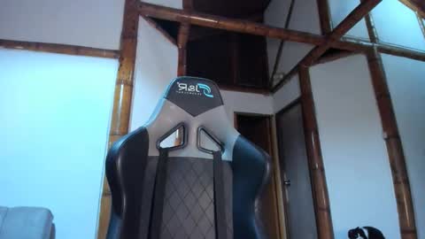 santi_twink19 online show from 02/10/26, 09:13