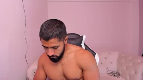 santiago_huntt online show from 02/10/25, 12:29