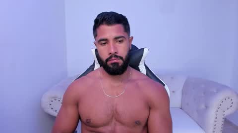 santiago_huntt online show from 12/01/25, 01:38