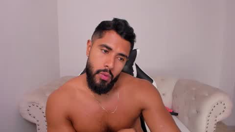 santiago_huntt online show from 01/08/26, 12:57
