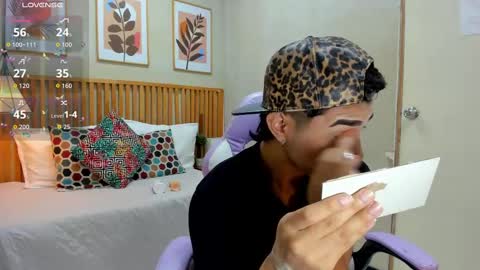 Snapshot of santiago_johnson_ chatting on 09/12/25, 01:33 santiago_johnson_ online show from 09/12/25, 01:33