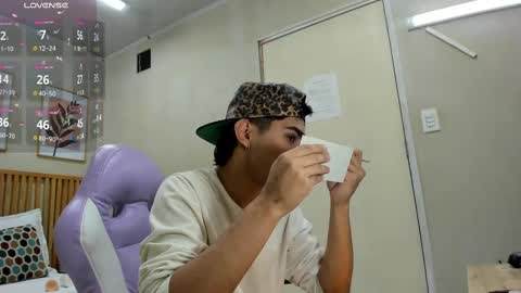 Snapshot of santiago_johnson_ chatting on 09/16/25, 01:23 santiago_johnson_ online show from 09/16/25, 01:23