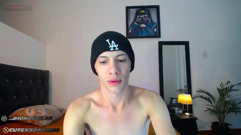 Snapshot of santiagocutex chatting on 09/28/25, 09:25 SANTAGO online show from 09/28/25, 09:25