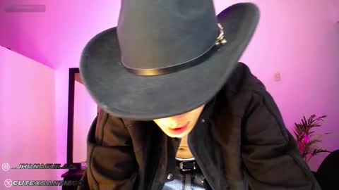 Snapshot of santiagocutex chatting on 10/14/25, 04:24 SANTAGO online show from 10/14/25, 04:24