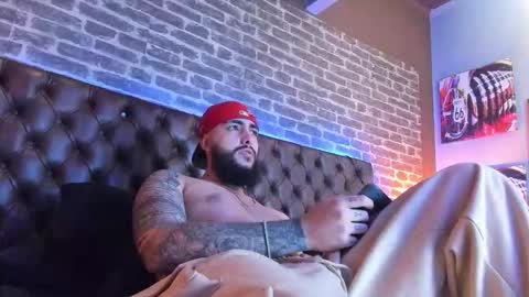 Santiago Hincapiie online show from 03/08/26, 04:27