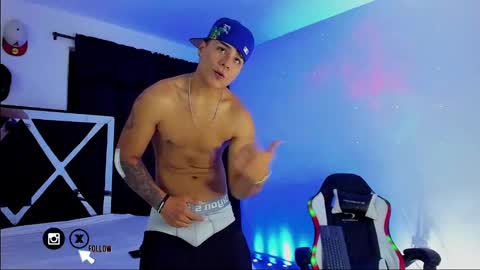 Santi Reyes online show from 02/13/25, 02:45