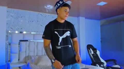 Santi Reyes online show from 10/16/25, 01:50