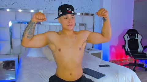 Santi Reyes online show from 11/07/25, 01:49