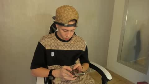 Julius Novachrono  online show from 10/08/25, 09:56