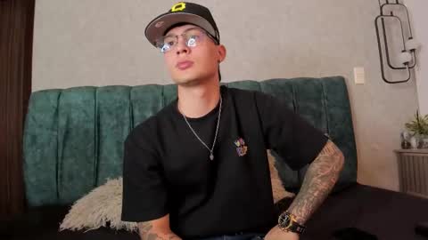 santii_twink online show from 03/18/26, 05:32