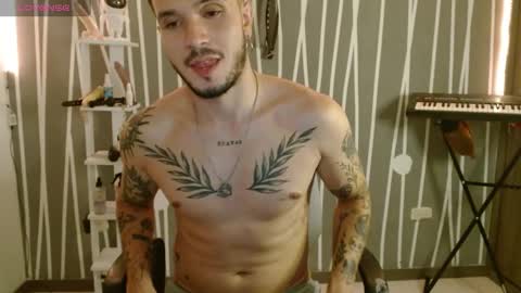 Snapshot of santti_torres chatting on 01/22/25, 03:52 Santy Torres online show from 01/22/25, 03:52