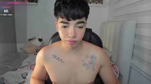 Snapshot of santy7u7 chatting on 06/20/26, 01:25 Mr. Santiago online show from 06/20/26, 01:25
