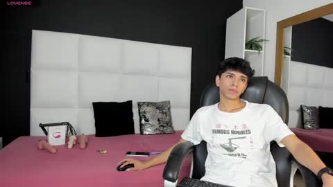 Snapshot of santy_carrington chatting on 12/04/24, 08:40 Santiago Carrington online show from 12/04/24, 08:40