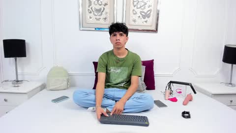 Snapshot of santy_carrington chatting on 01/03/25, 08:11 Santiago Carrington online show from 01/03/25, 08:11