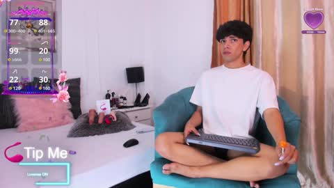 Snapshot of santy_carrington chatting on 02/05/25, 08:35 Santiago Carrington online show from 02/05/25, 08:35