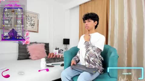 Snapshot of santy_carrington chatting on 02/13/25, 08:03 Santiago Carrington online show from 02/13/25, 08:03