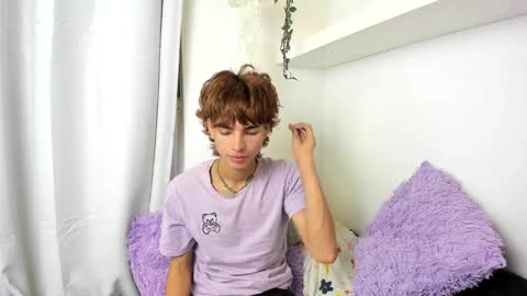 Snapshot of santy_kitty chatting on 01/05/25, 02:49 kitty online show from 01/05/25, 02:49