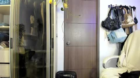 Snapshot of santy_kitty chatting on 01/25/25, 04:13 kitty online show from 01/25/25, 04:13