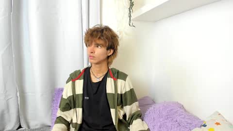 Snapshot of santy_kitty chatting on 02/12/25, 04:01 kitty online show from 02/12/25, 04:01