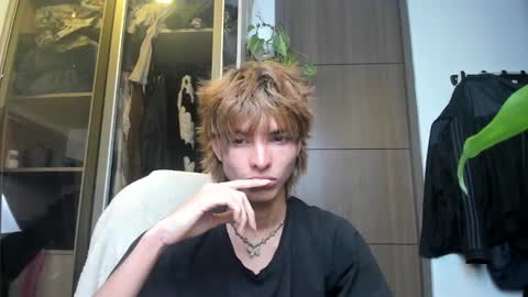 Snapshot of santy_kitty chatting on 02/22/25, 03:34 kitty online show from 02/22/25, 03:34