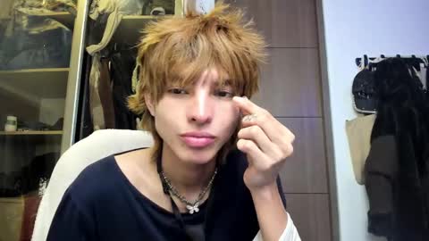 Snapshot of santy_kitty chatting on 02/27/25, 03:58 kitty online show from 02/27/25, 03:58