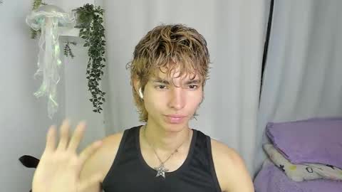 Snapshot of santy_kitty chatting on 10/12/25, 01:26 kitty online show from 10/12/25, 01:26