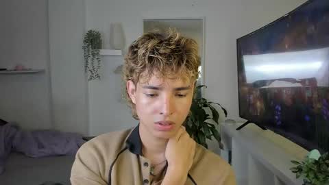 kitty online show from 11/09/25, 01:59