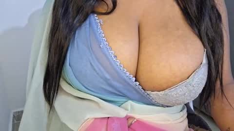 Snapshot of sanvi13 chatting on 04/14/26, 01:22 sanvi13 online show from 04/14/26, 01:22