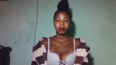 sanyah0123 online show from 01/13/26, 03:56