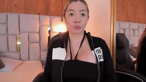 Saori  online show from 10/18/25, 12:06