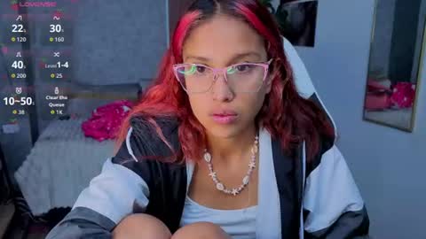 Snapshot of saphiire_ chatting on 06/16/26, 02:19 saphi online show from 06/16/26, 02:19