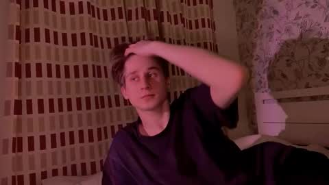 Snapshot of sapph1res chatting on 02/27/26, 07:36 sapph1res online show from 02/27/26, 07:36