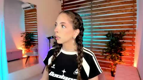 Snapshot of sapphire_venus chatting on 01/17/26, 11:52 Valerin online show from 01/17/26, 11:52