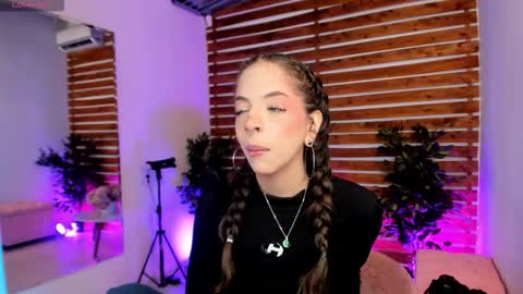 Snapshot of sapphire_venus chatting on 02/04/26, 01:33 Valerin online show from 02/04/26, 01:33