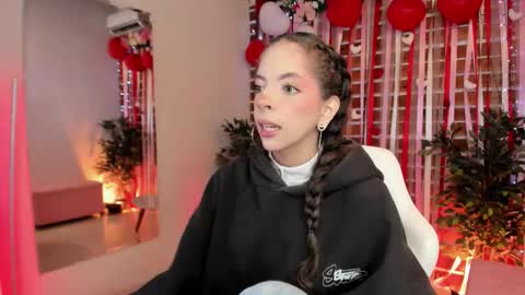 Snapshot of sapphire_venus chatting on 02/16/26, 12:40 Valerin online show from 02/16/26, 12:40