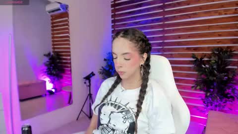 Snapshot of sapphire_venus chatting on 02/22/26, 11:58 Valerin online show from 02/22/26, 11:58