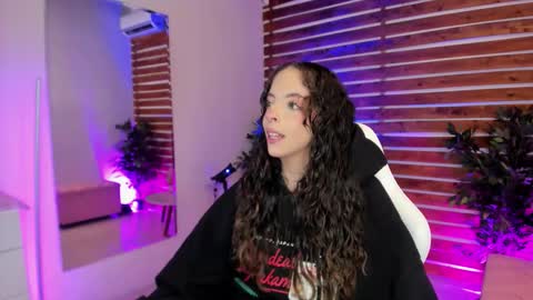 Snapshot of sapphire_venus chatting on 02/26/26, 01:59 Valerin online show from 02/26/26, 01:59