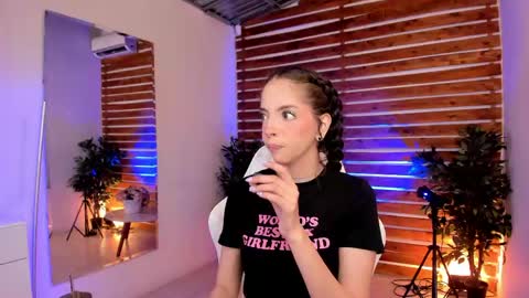 Snapshot of sapphire_venus chatting on 05/12/26, 01:58 Valerin online show from 05/12/26, 01:58
