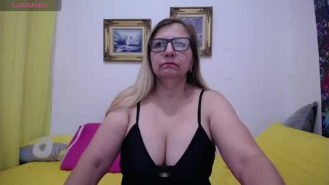 Snapshot of sara211 chatting on 05/04/26, 01:29 sara online show from 05/04/26, 01:29