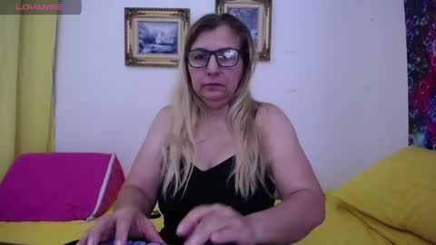 Snapshot of sara211 chatting on 05/08/26, 01:00 sara online show from 05/08/26, 01:00