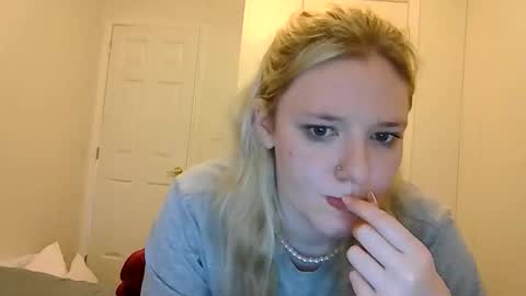 sara9920 online show from 04/14/26, 08:15