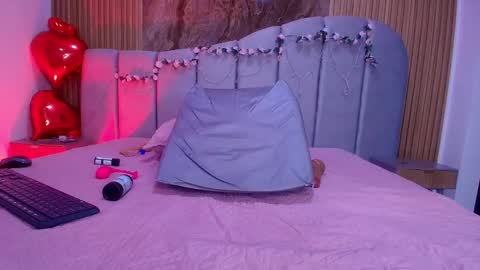 Sara online show from 03/26/26, 12:00