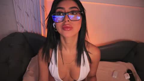 Sara  online show from 10/22/25, 01:06